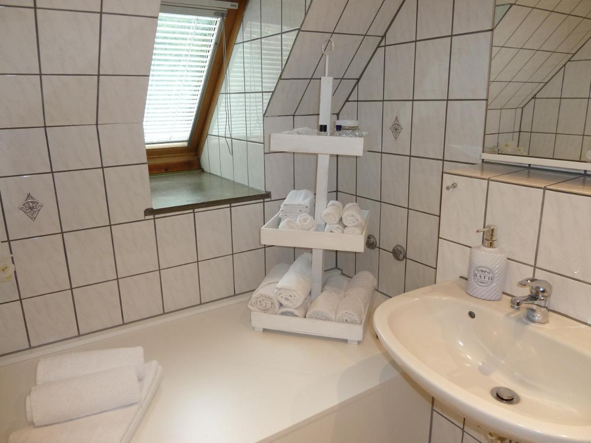 Helle 70 Qm Ferienwohnung Mit Herrlichem Blick Teningen Kültér fotó